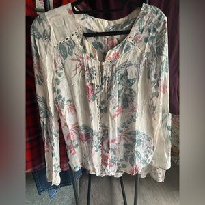 Lucky Brand Cream and Pink Floral Blouse. Size Small